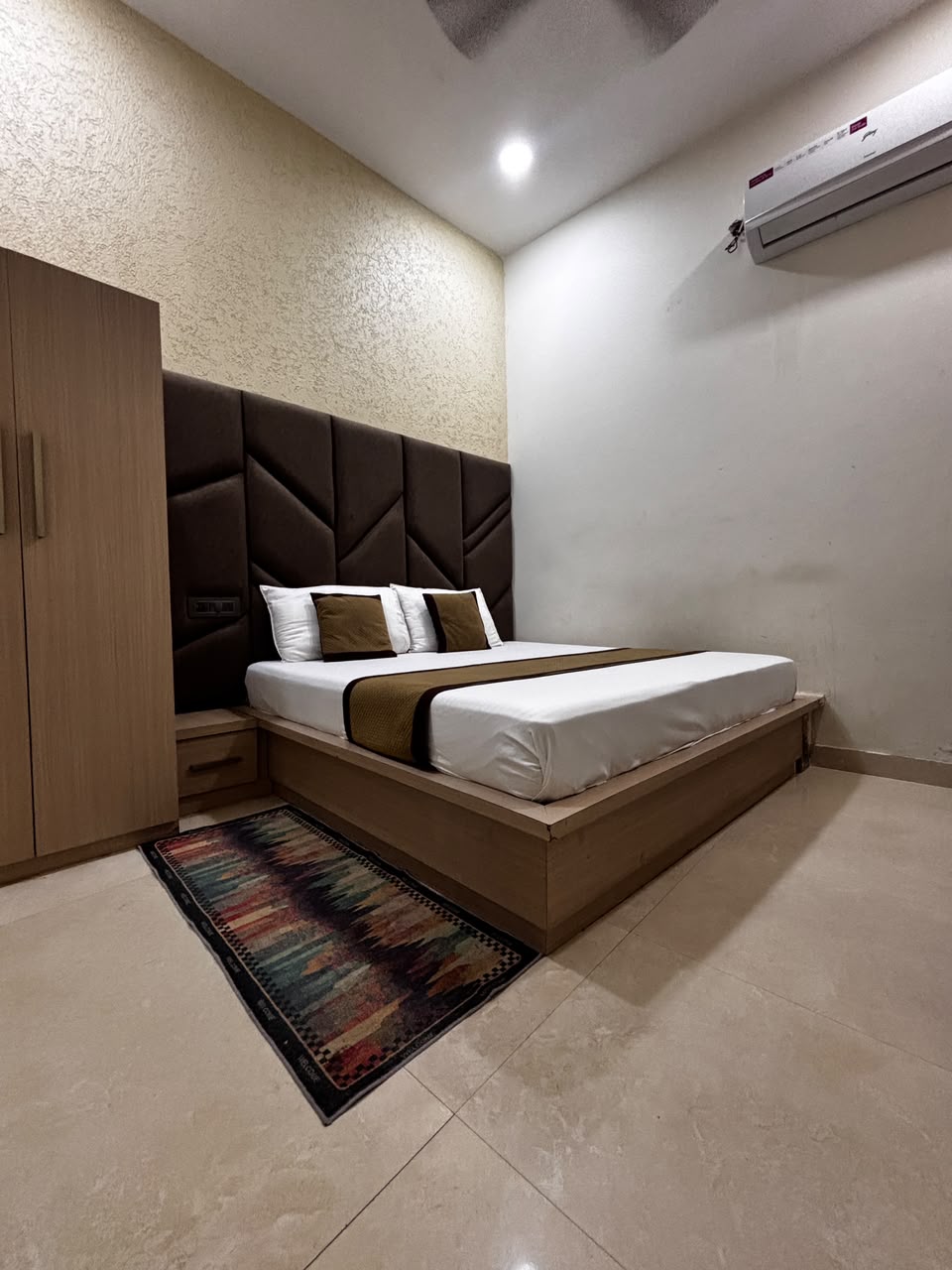 Rooms & Suites