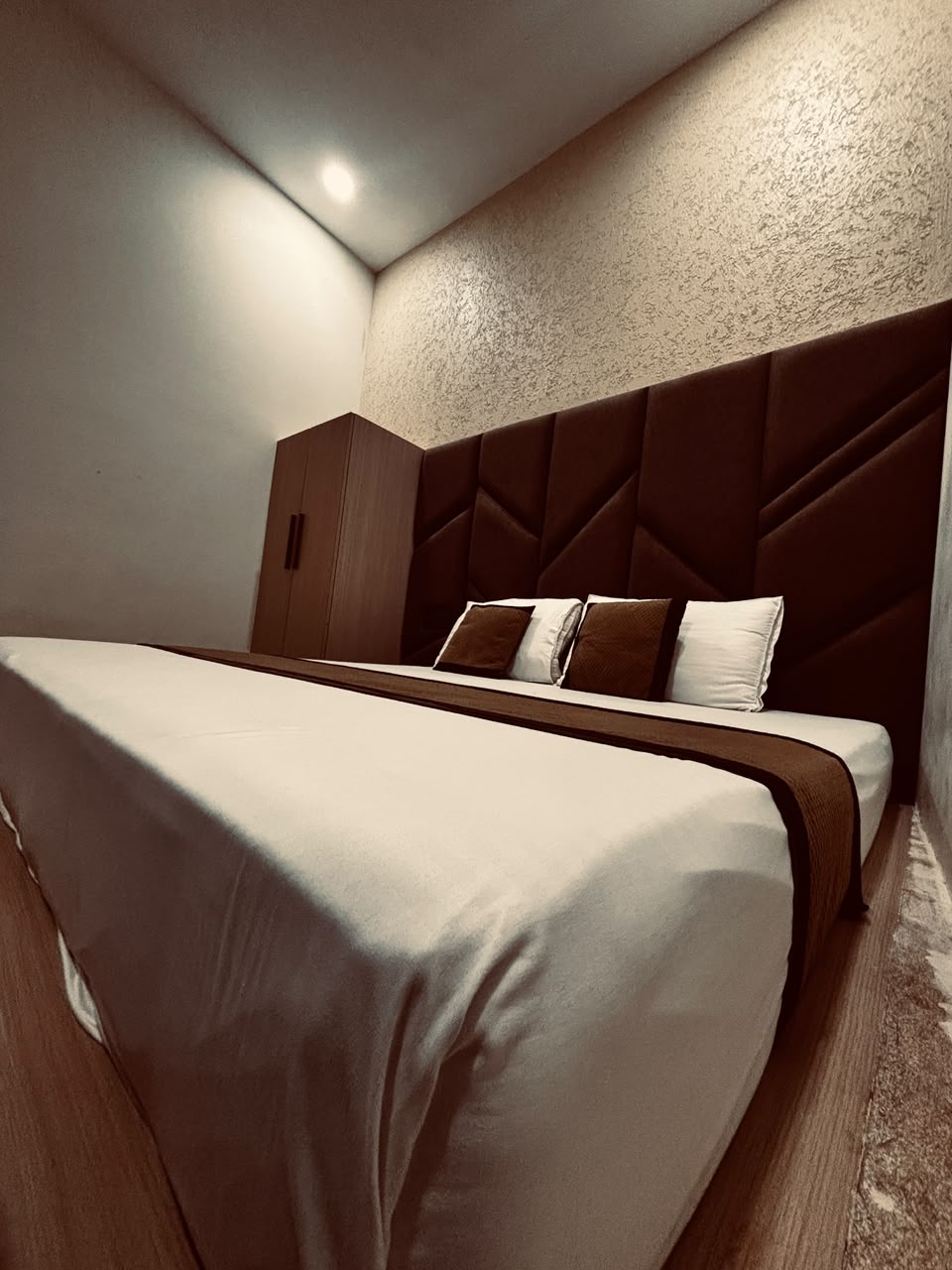 Rooms & Suites